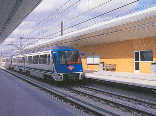 Convoi de 2+2 coches en la estación de Rivas-Vaciamadrid.